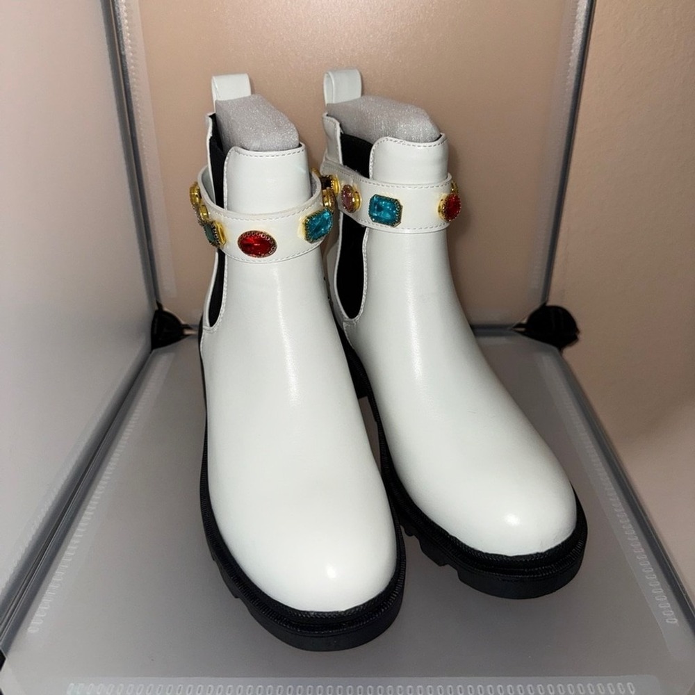 Forever Link Women's Chelsea Studded Strap Chunky Ankle Boots White Size 6.5 New